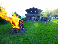 aufgeregt vor Feuerlauf